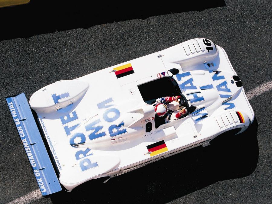 BMW V12 LMR Art Car by Jenny Holzer 1999 года  (фото 7 из 27)